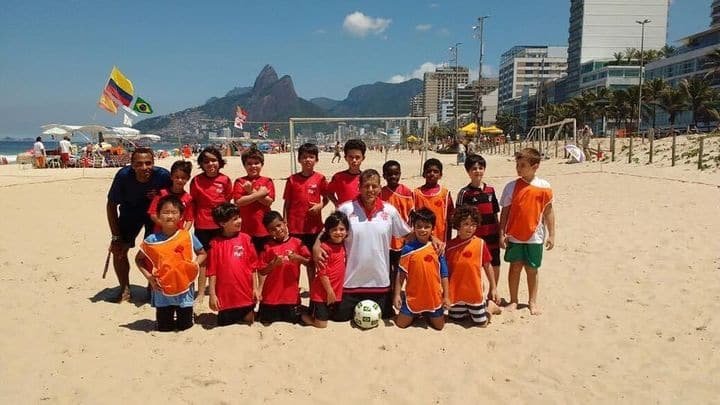Firma del primer contrato con el Clube de Regatas do Flamengo
